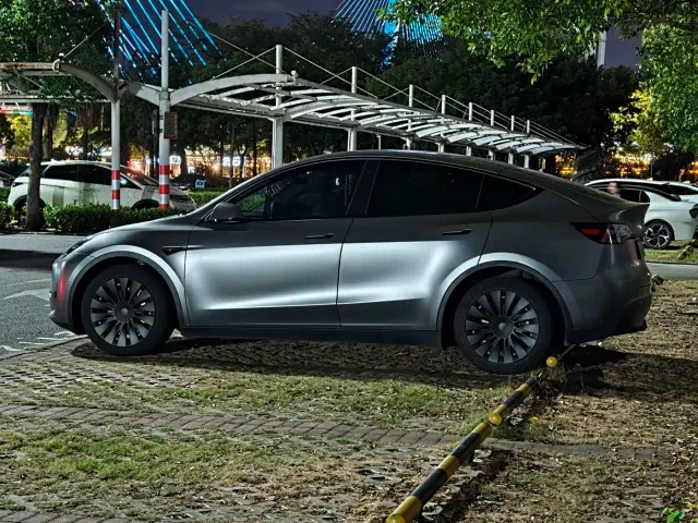 Tesla Model Y — Фото автомобиля 2