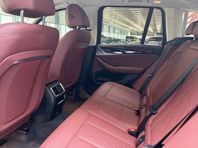 BMW iX3 — Фото автомобиля 12