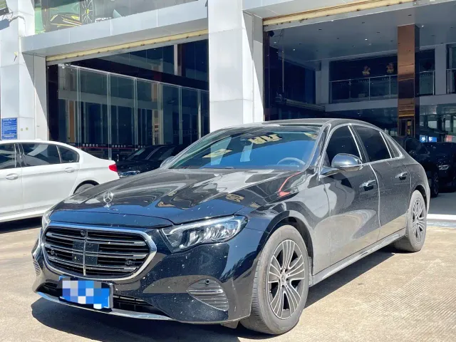 Фотография автомобиля — Mercedes-Benz E-Class