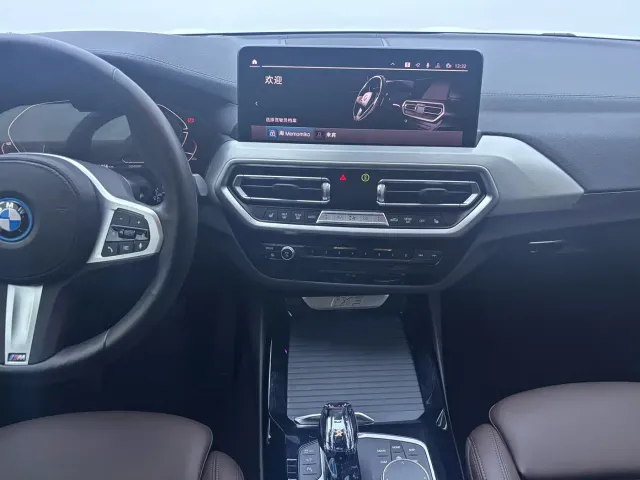 BMW iX3 — Фото автомобиля 14