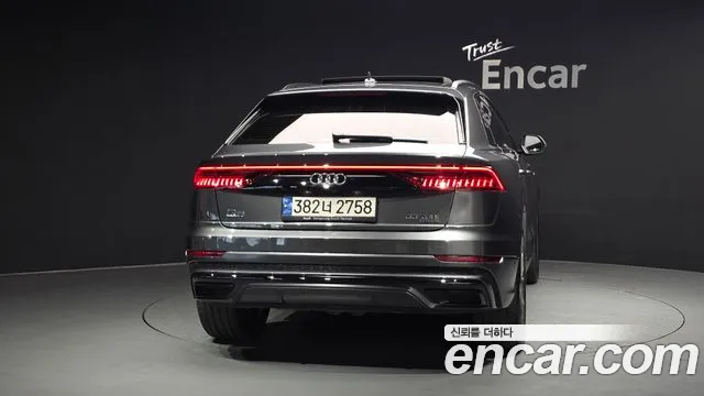 Audi Q8 55 TFSI quattro Premium — Фото автомобиля 4