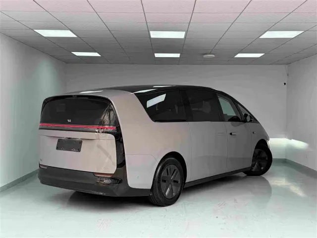 Li Auto MEGA — Фото автомобиля 20
