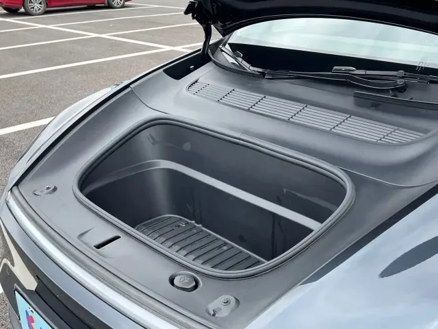 Tesla Model Y — Фото автомобиля 13