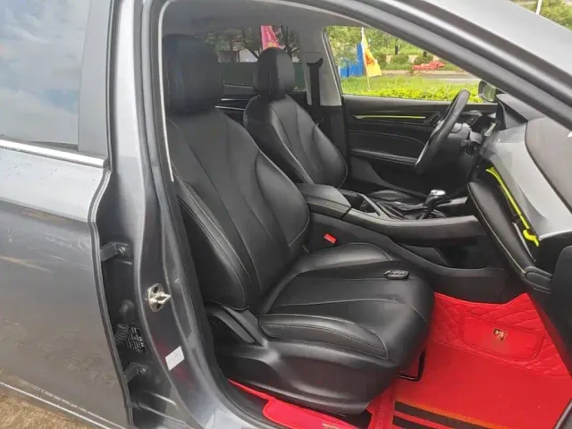 Roewe i5 — Фото автомобиля 24