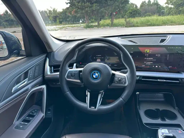 BMW iX1 — Фото автомобиля 18