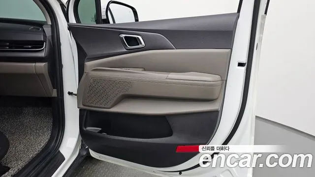 Kia Carnival Generation 4 — Фото автомобиля 25