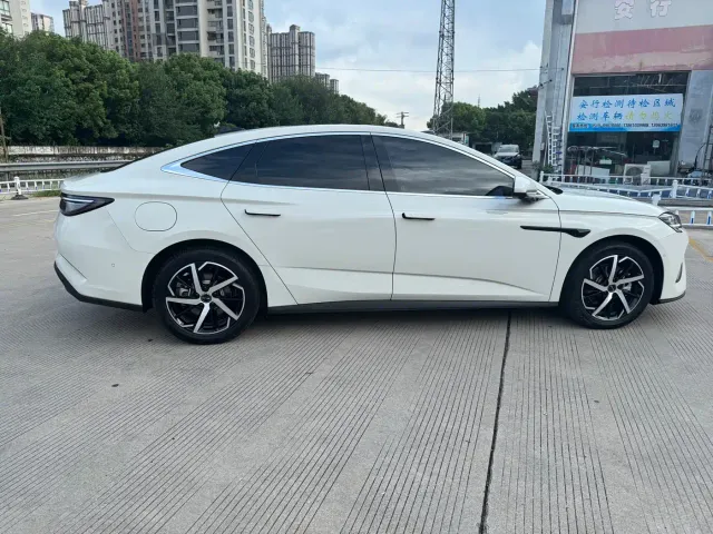 BYD Seal 07 DM-i — Фото автомобиля 7