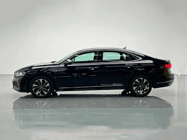 Volkswagen Passat — Фото автомобиля 3