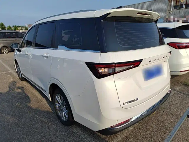 Wuling Jiachen — Фото автомобиля 4
