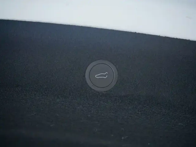 Tesla Model Y — Фото автомобиля 20