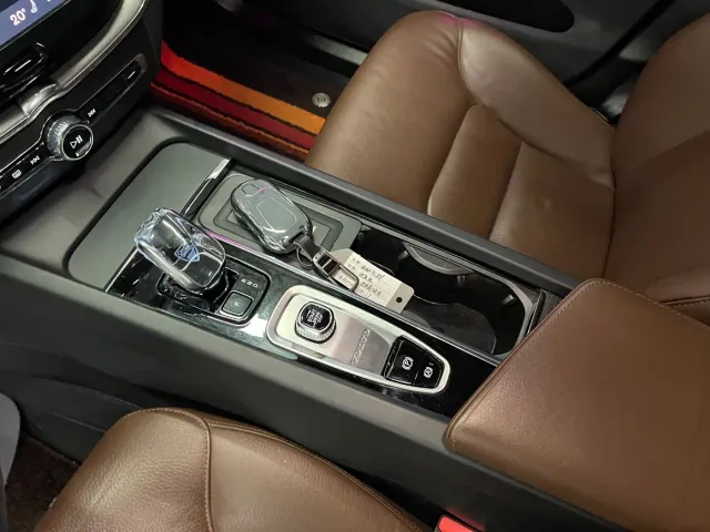 Volvo XC60 — Фото автомобиля 12