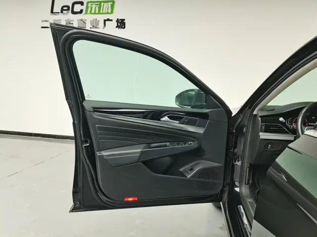 Volkswagen Passat — Фото автомобиля 7