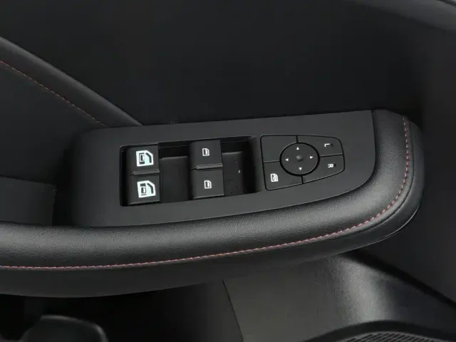 Roewe i5 — Фото автомобиля 9
