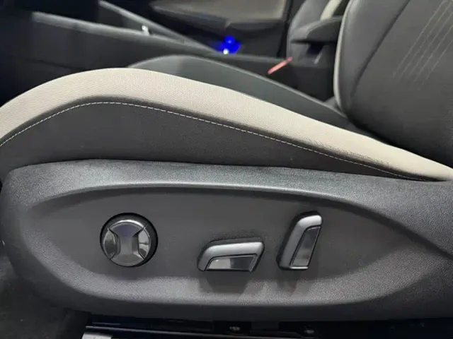 Volkswagen Golf 2023 Facelift 280TSI DSG Pro — Фото автомобиля 17