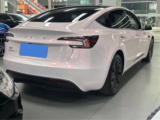 Tesla Model 3 — Фото автомобиля 19