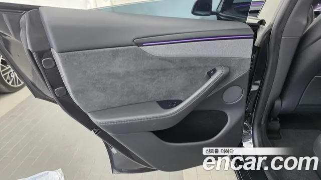 Tesla Model Y — Фото автомобиля 14