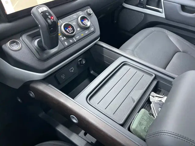 Land Rover Defender — Фото автомобиля 15