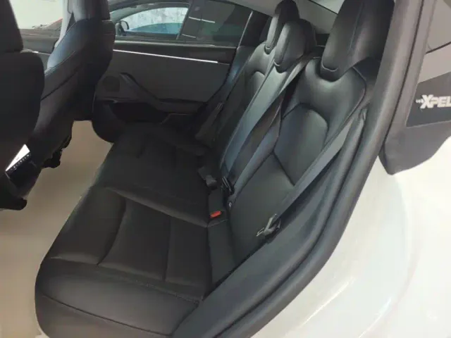 Tesla Model 3 — Фото автомобиля 16