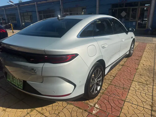 BYD Qin L — Фото автомобиля 17