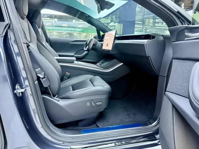 Tesla Model X 2023 Dual Motor All-Wheel Drive Edition — Фото автомобиля 10