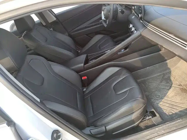 Hyundai Elantra — Фото автомобиля 24