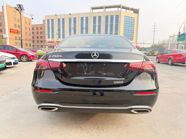 Mercedes-Benz E-Class — Фото автомобиля 3