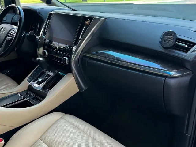Toyota Alphard — Фото автомобиля 11