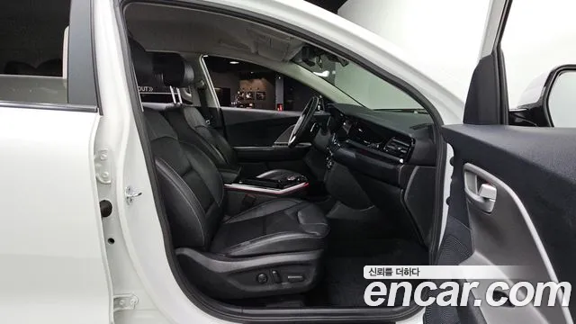 Kia Niro — Фото автомобиля 12