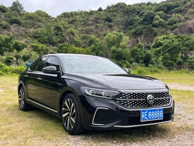 Volkswagen Passat — Фото автомобиля 3