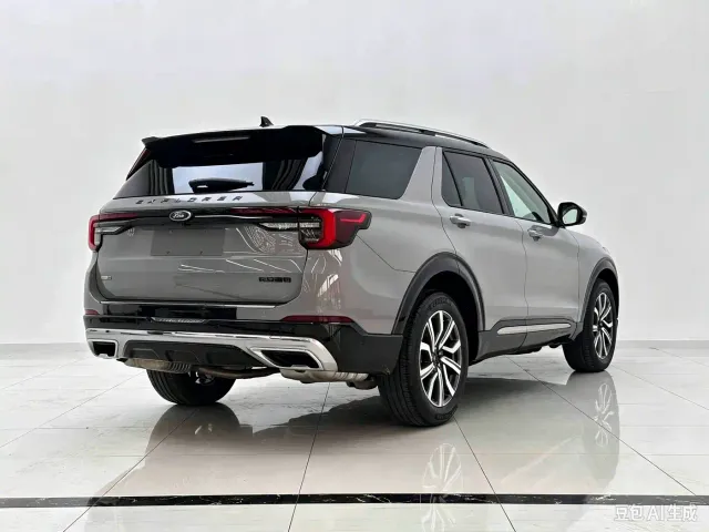 Ford Explorer — Фото автомобиля 4