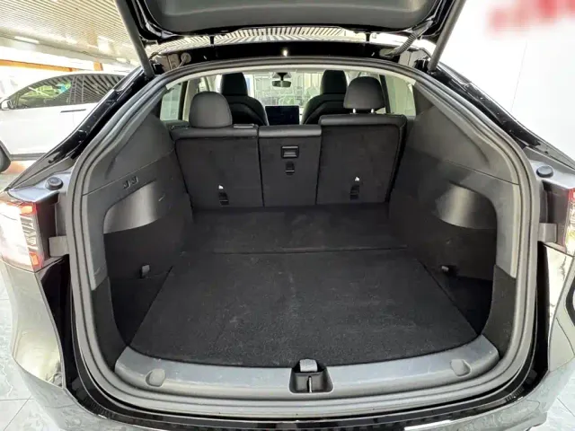 Tesla Model Y — Фото автомобиля 18