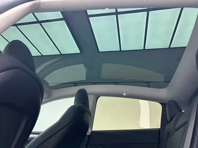 Tesla Model Y — Фото автомобиля 10