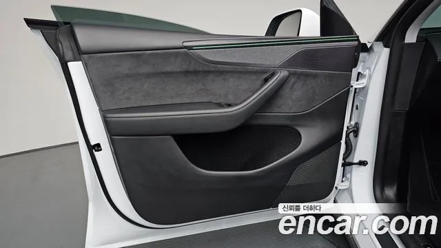 Tesla Model Y — Фото автомобиля 20