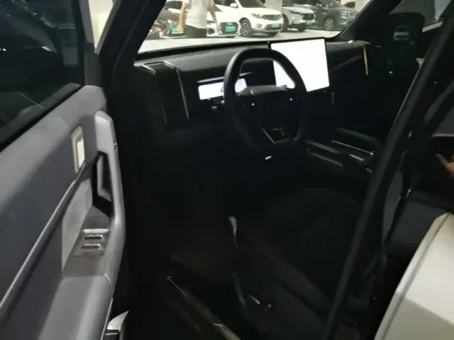 iCAR 03T — Фото автомобиля 12