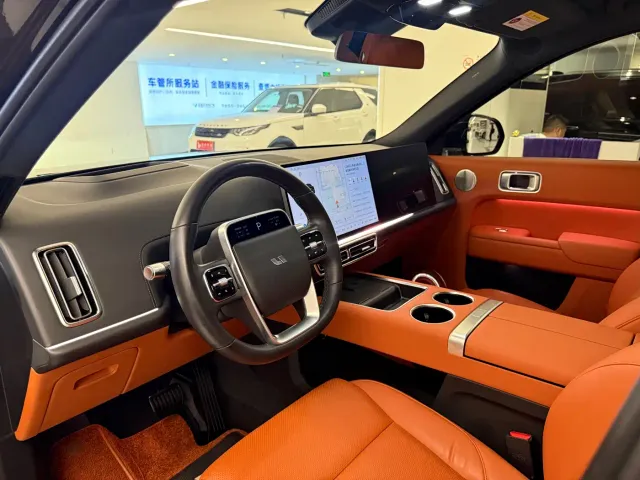 Li Auto L8 — Фото автомобиля 11
