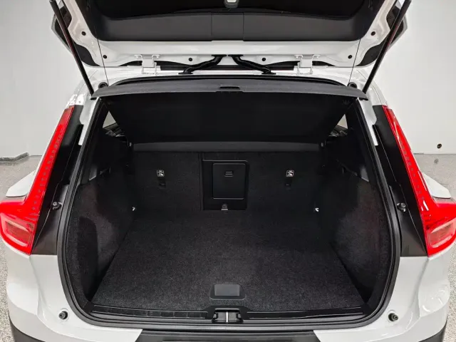 Volvo XC40 — Фото автомобиля 16