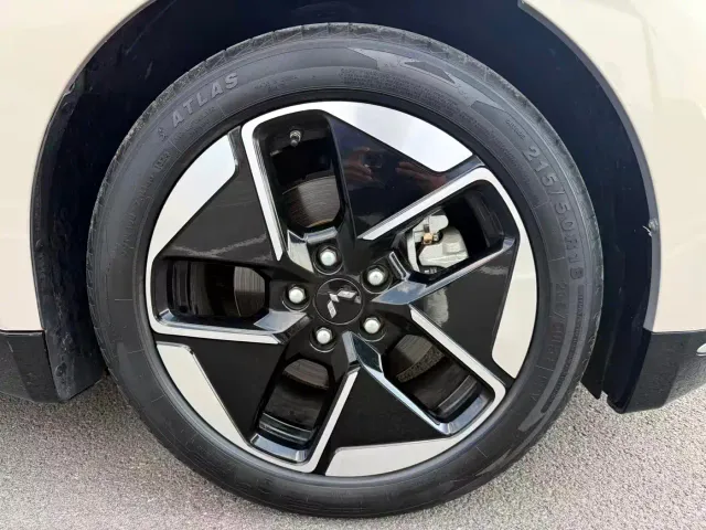 Wuling Starlight — Фото автомобиля 17