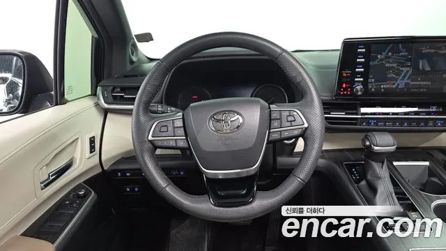 Toyota Sienna — Фото автомобиля 12