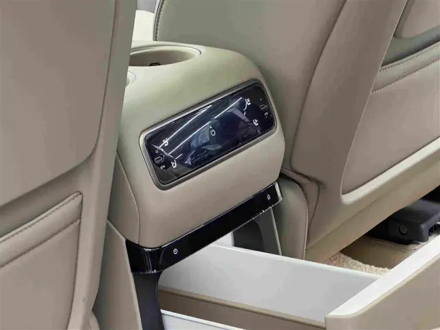 Li Auto i8 — Фото автомобиля 15