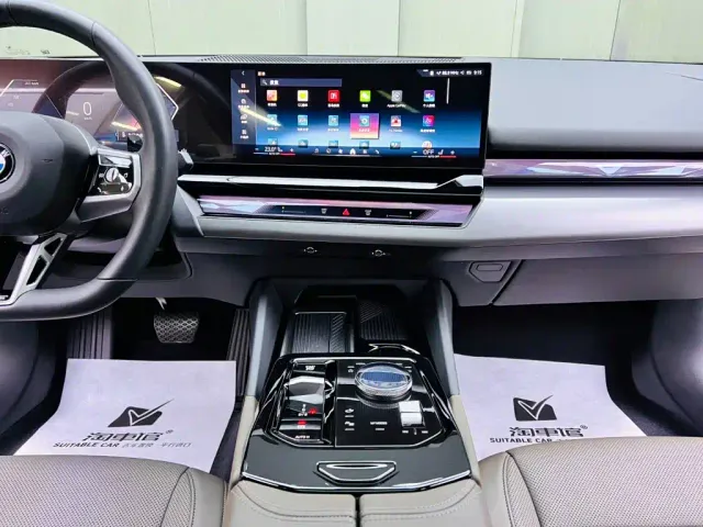 BMW 5 Series — Фото автомобиля 12