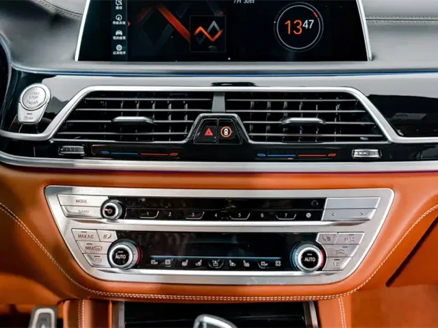 BMW 7 Series — Фото автомобиля 14