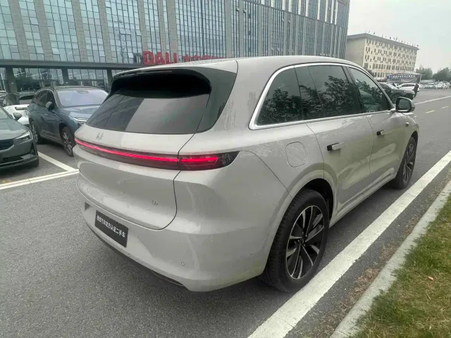 Li Auto L6 — Фото автомобиля 10