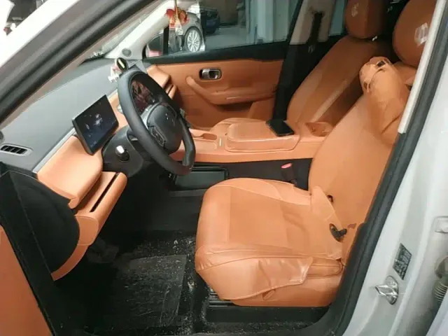Leapmotor C10 — Фото автомобиля 14
