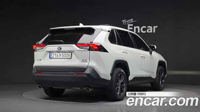 Toyota RAV4 Generation 5 — Фото автомобиля 2