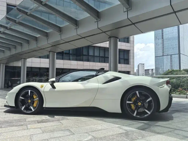 Ferrari SF90 — Фото автомобиля 2
