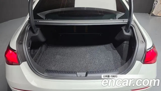 Mercedes-Benz E-Class — Фото автомобиля 29