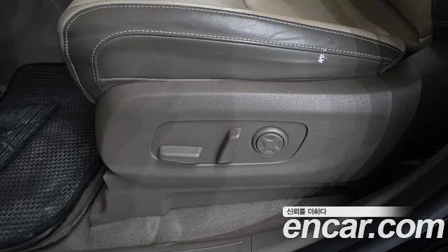 Kia Canival Carnival 4 поколение Бензин 9 мест Hi-Limousine — Фото автомобиля 22