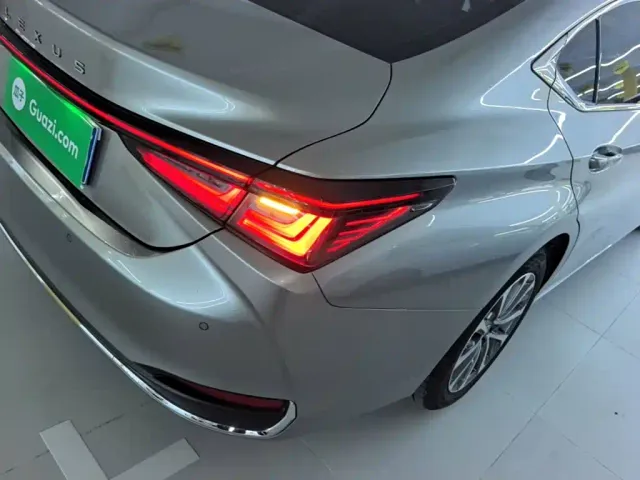 Lexus ES — Фото автомобиля 7