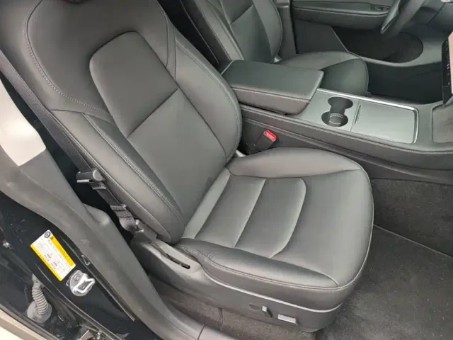 Tesla Model Y — Фото автомобиля 24