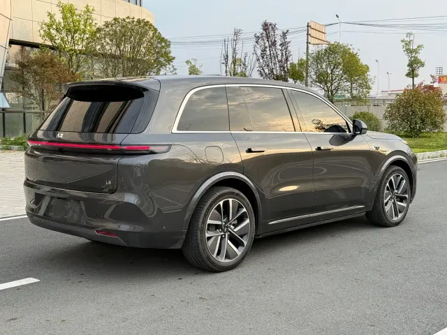 Li Auto L8 — Фото автомобиля 22